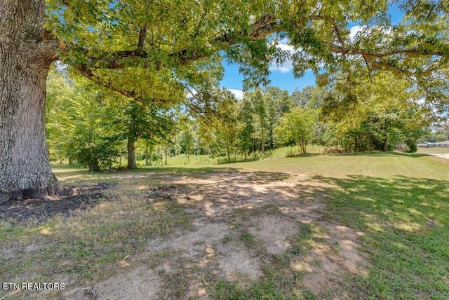 13593 Old Kentucky Rd, Walling, TN 38587