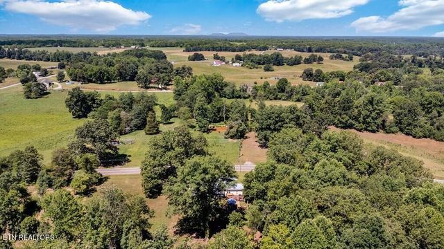 13593 Old Kentucky Rd, Walling, TN 38587