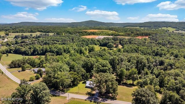 13593 Old Kentucky Rd, Walling, TN 38587