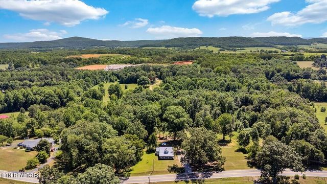 13593 Old Kentucky Rd, Walling, TN 38587