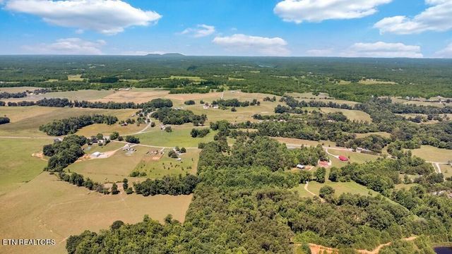 13593 Old Kentucky Rd, Walling, TN 38587