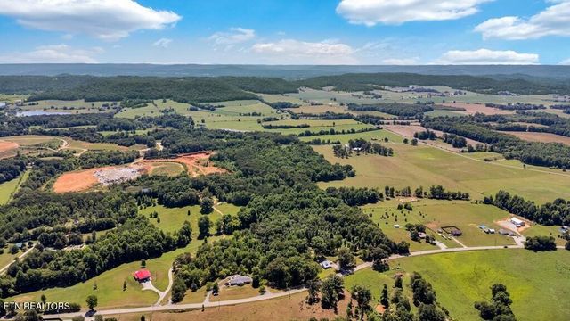 13593 Old Kentucky Rd, Walling, TN 38587