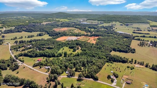 13593 Old Kentucky Rd, Walling, TN 38587