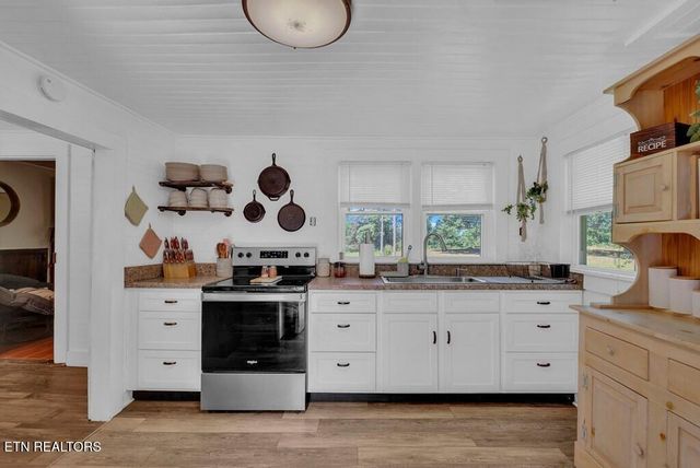 13593 Old Kentucky Rd, Walling, TN 38587