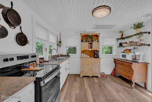 13593 Old Kentucky Rd, Walling, TN 38587