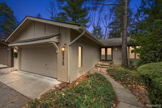 2275 Forest Glen, West Bloomfield, MI 48324