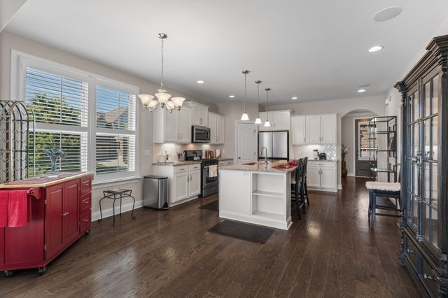 687 Fall Creek Cir, Goodlettsville, TN 37072