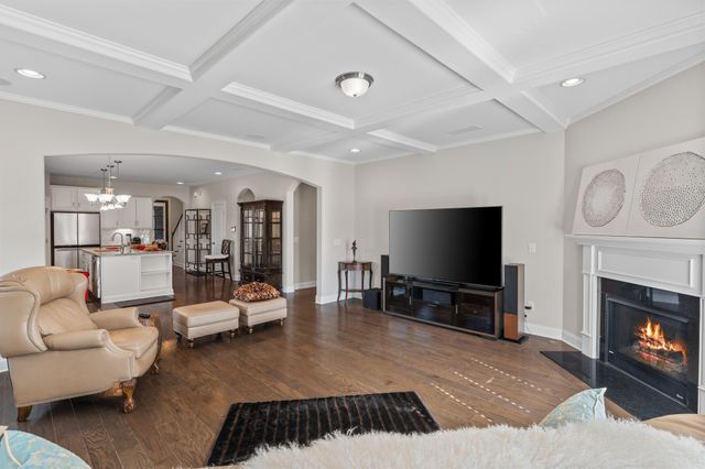 687 Fall Creek Cir, Goodlettsville, TN 37072