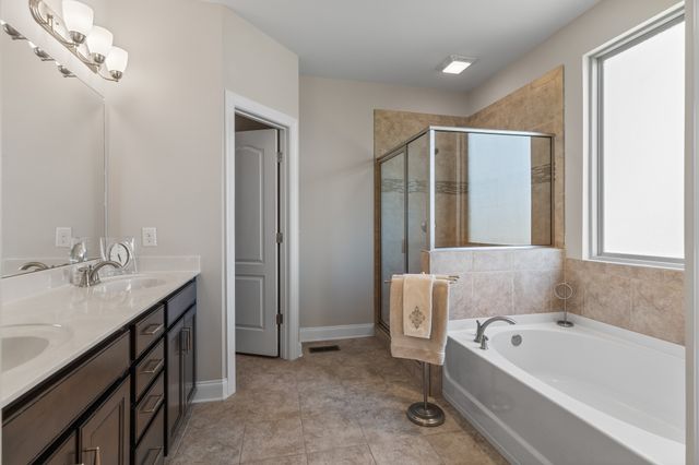 687 Fall Creek Cir, Goodlettsville, TN 37072