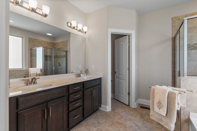 687 Fall Creek Cir, Goodlettsville, TN 37072