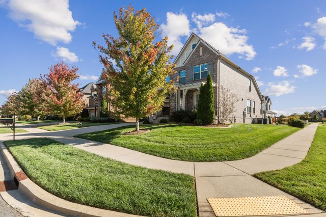 687 Fall Creek Cir, Goodlettsville, TN 37072