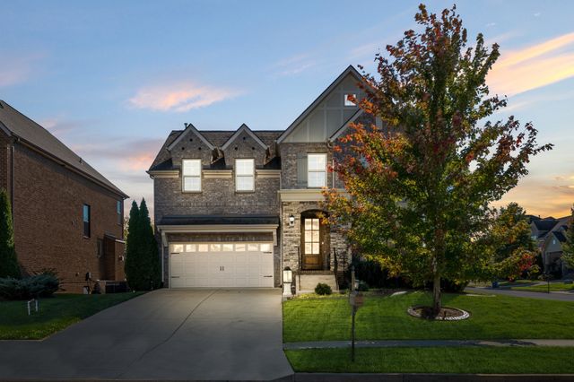 687 Fall Creek Cir, Goodlettsville, TN 37072