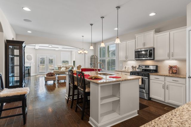 687 Fall Creek Cir, Goodlettsville, TN 37072