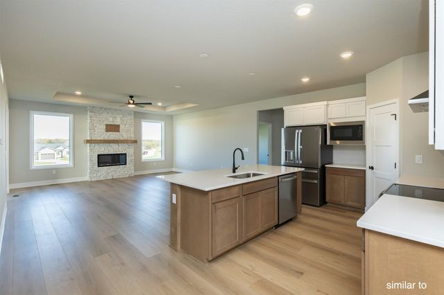 8212 Mahon Court, Johnston, IA 50131