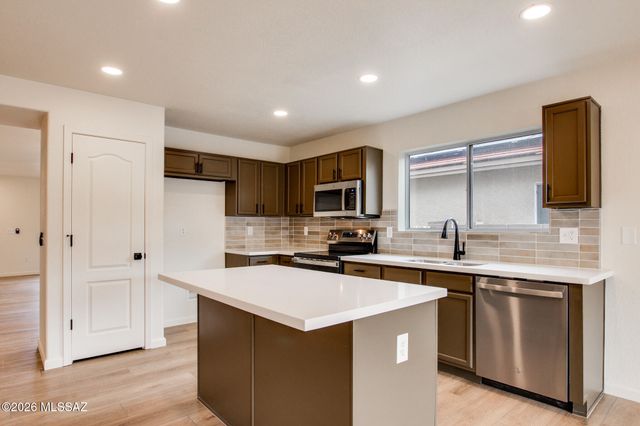 9410 E Grapevine Spring Place, Tucson, AZ 85710