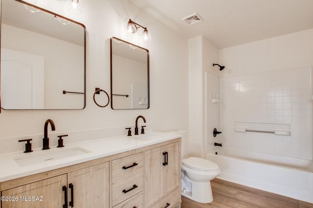 9410 E Grapevine Spring Place, Tucson, AZ 85710