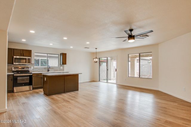9410 E Grapevine Spring Place, Tucson, AZ 85710