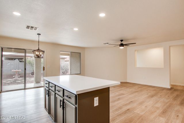 9410 E Grapevine Spring Place, Tucson, AZ 85710