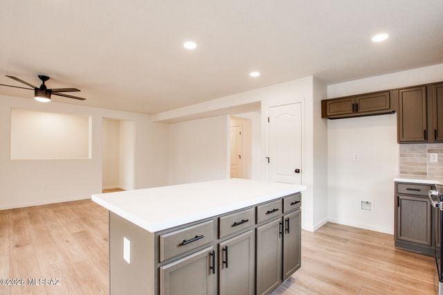 9410 E Grapevine Spring Place, Tucson, AZ 85710