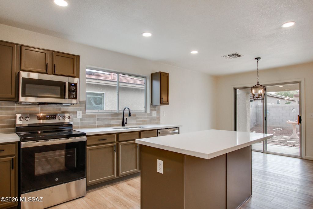 9410 E Grapevine Spring Place, Tucson, AZ 85710
