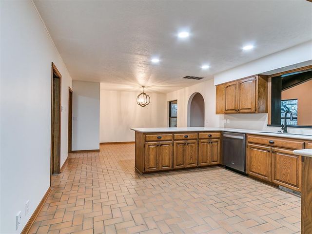 2000 Morgan Drive, Norman, OK 73069