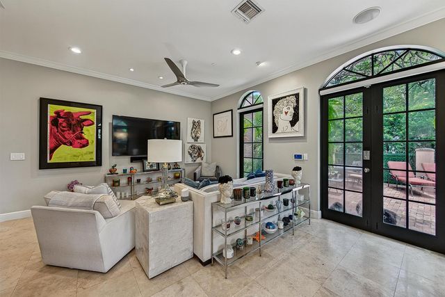 31 SE 10th Avenue, Fort Lauderdale, FL 33301