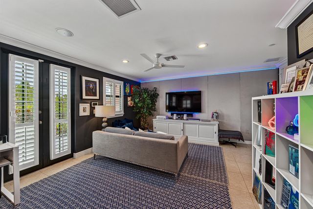 31 SE 10th Avenue, Fort Lauderdale, FL 33301