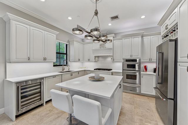 31 SE 10th Avenue, Fort Lauderdale, FL 33301