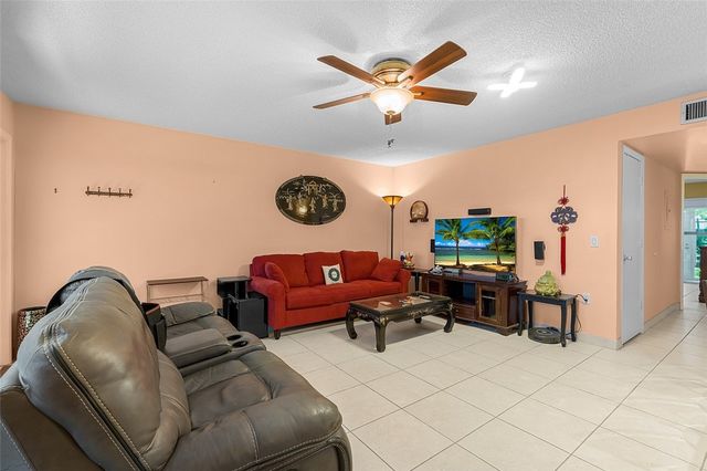 3 Vista Gardens Trail 106, Vero Beach, FL 32962
