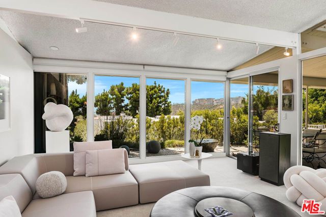 1331 Casiano Road, Los Angeles, CA 90049