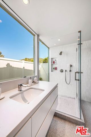 1331 Casiano Road, Los Angeles, CA 90049