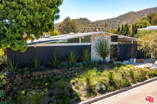 1331 Casiano Road, Los Angeles, CA 90049
