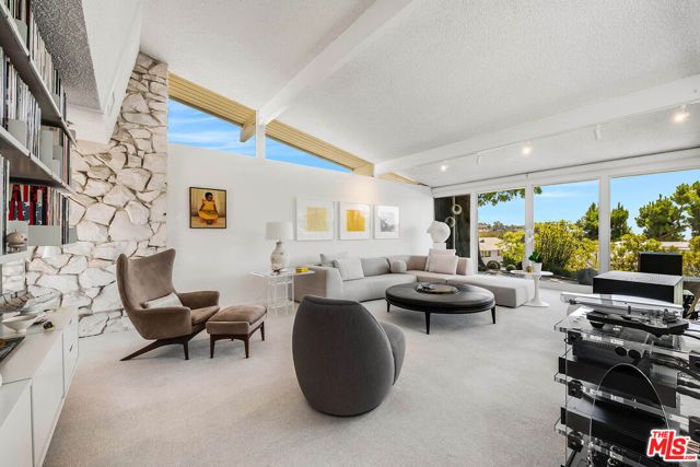 1331 Casiano Road, Los Angeles, CA 90049