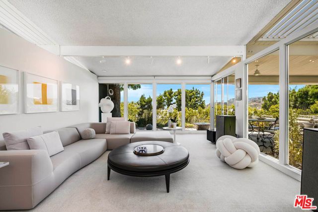 1331 Casiano Road, Los Angeles, CA 90049