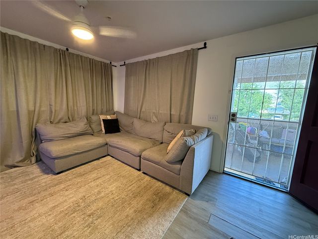 91-1013 Kamaaha Avenue 302, Kapolei, HI 96707