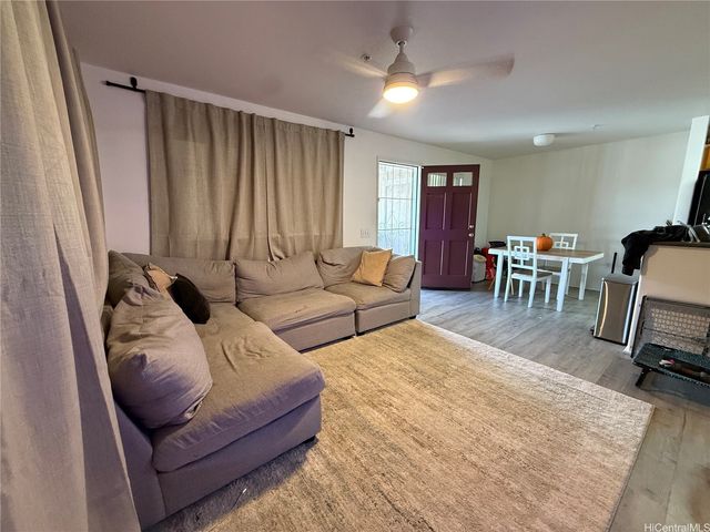 91-1013 Kamaaha Avenue 302, Kapolei, HI 96707