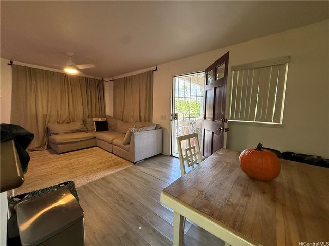 91-1013 Kamaaha Avenue 302, Kapolei, HI 96707