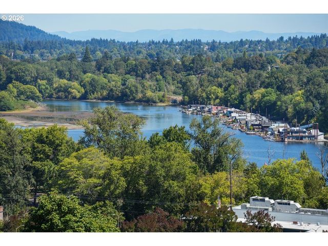 S FULTON PARK Blvd 6, Portland, OR 97219