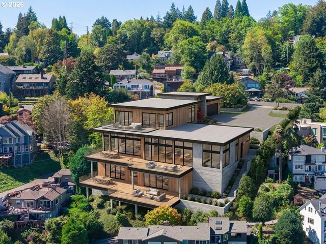 S FULTON PARK Blvd 6, Portland, OR 97219