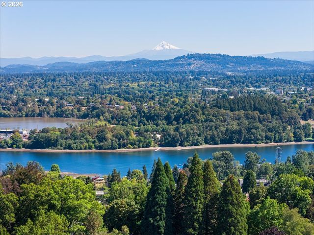 S FULTON PARK Blvd 6, Portland, OR 97219