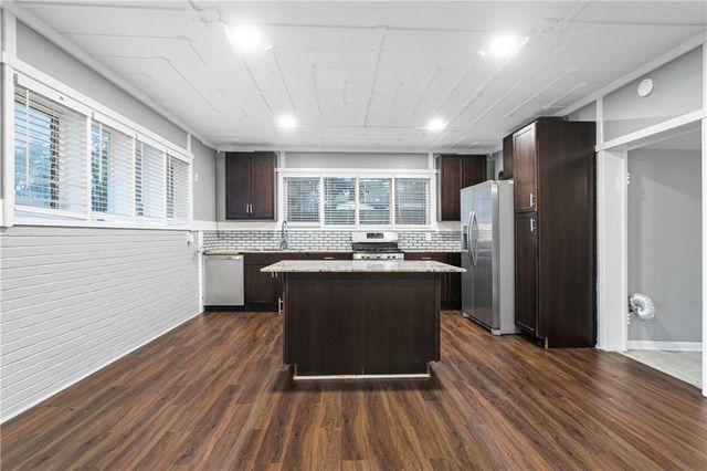 141 Fairview Drive, Fairburn, GA 30213