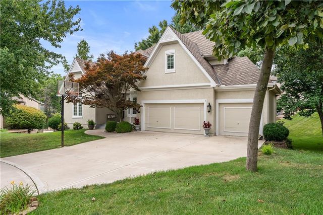 713 NE Plumbrook Place, Lee's Summit, MO 64064
