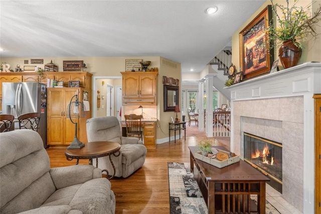 713 NE Plumbrook Place, Lee's Summit, MO 64064
