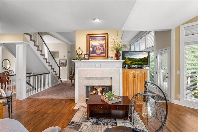 713 NE Plumbrook Place, Lee's Summit, MO 64064