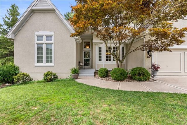 713 NE Plumbrook Place, Lee's Summit, MO 64064
