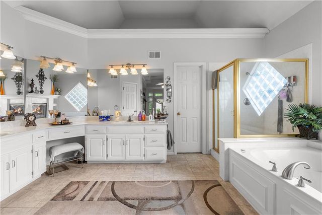 713 NE Plumbrook Place, Lee's Summit, MO 64064
