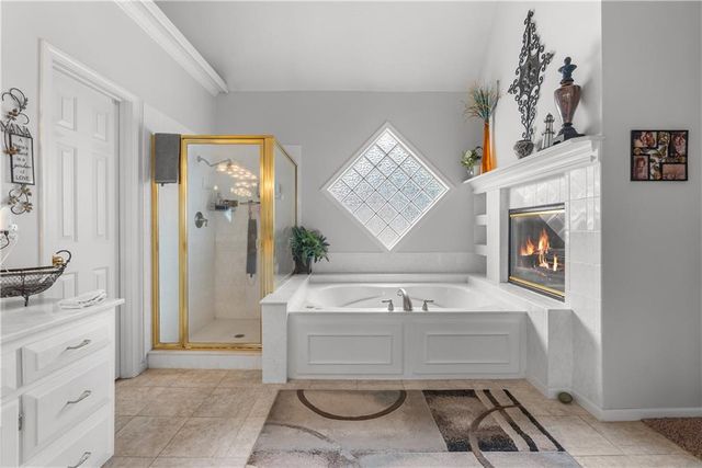 713 NE Plumbrook Place, Lee's Summit, MO 64064