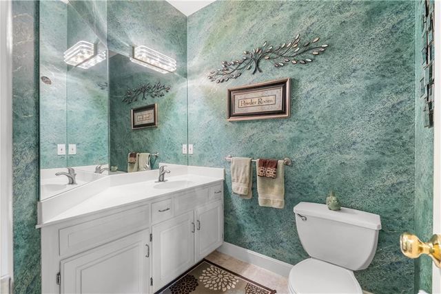 713 NE Plumbrook Place, Lee's Summit, MO 64064