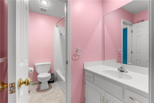 713 NE Plumbrook Place, Lee's Summit, MO 64064