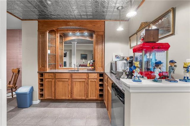 713 NE Plumbrook Place, Lee's Summit, MO 64064
